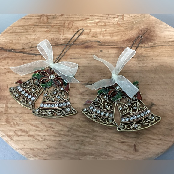 🟢 Beautiful pair of Pewter Crafted Christmas Bells w/ Holly Leaves & Jewels - Picture 3 of 12